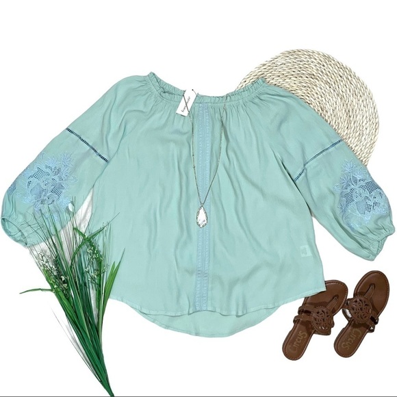 Francesca’s Quinn Peasant Embroidered Blouse Size Medium - Picture 12 of 12